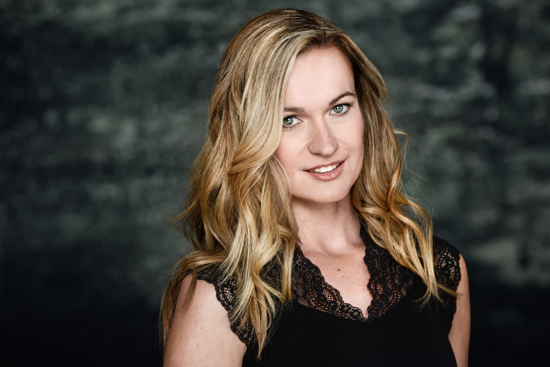 actor Catherine Tait large photo