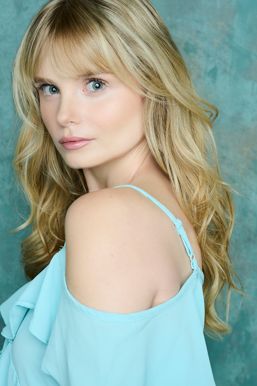 actor Kayla Cromer large photo