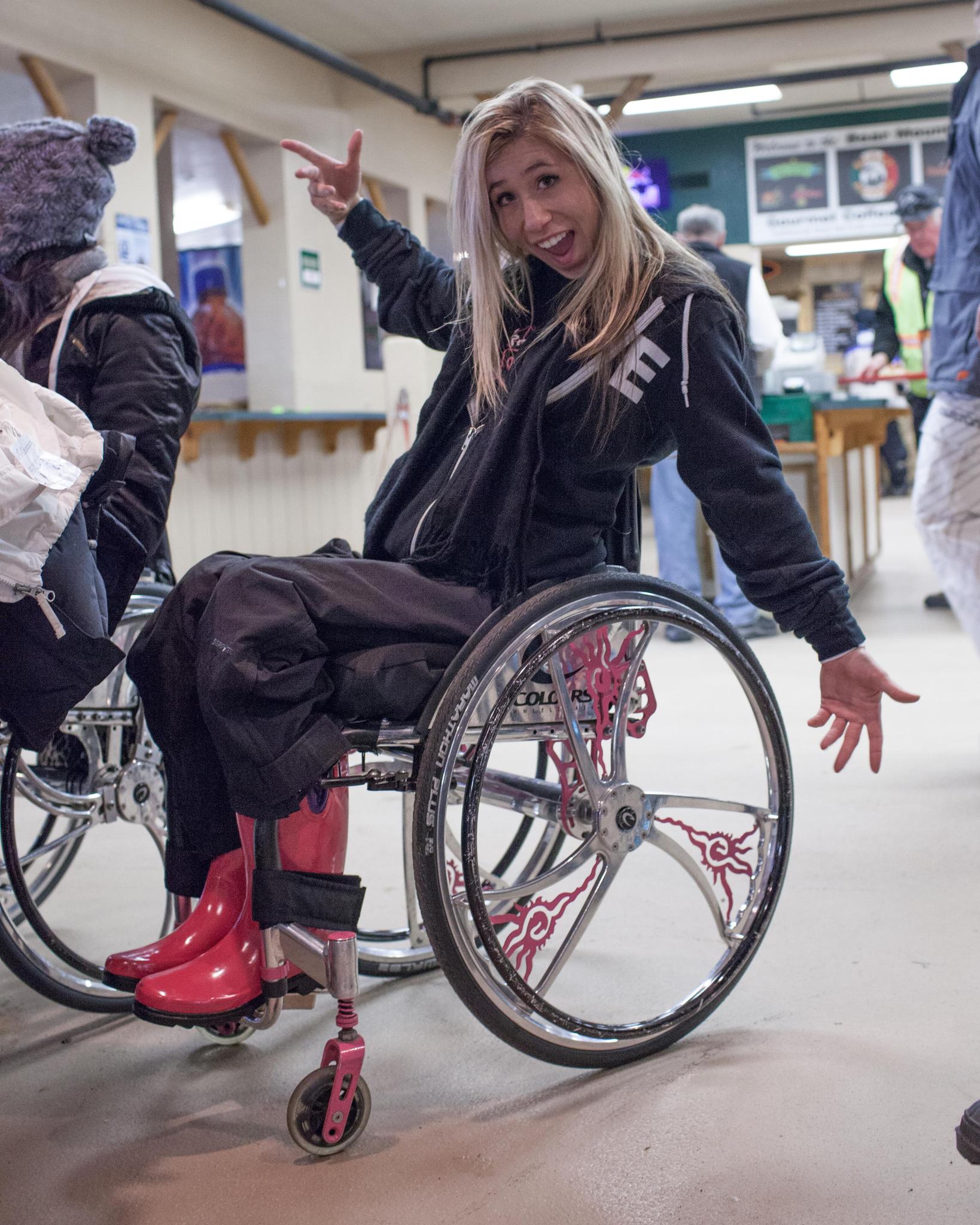 actor Chelsie Hill large photo