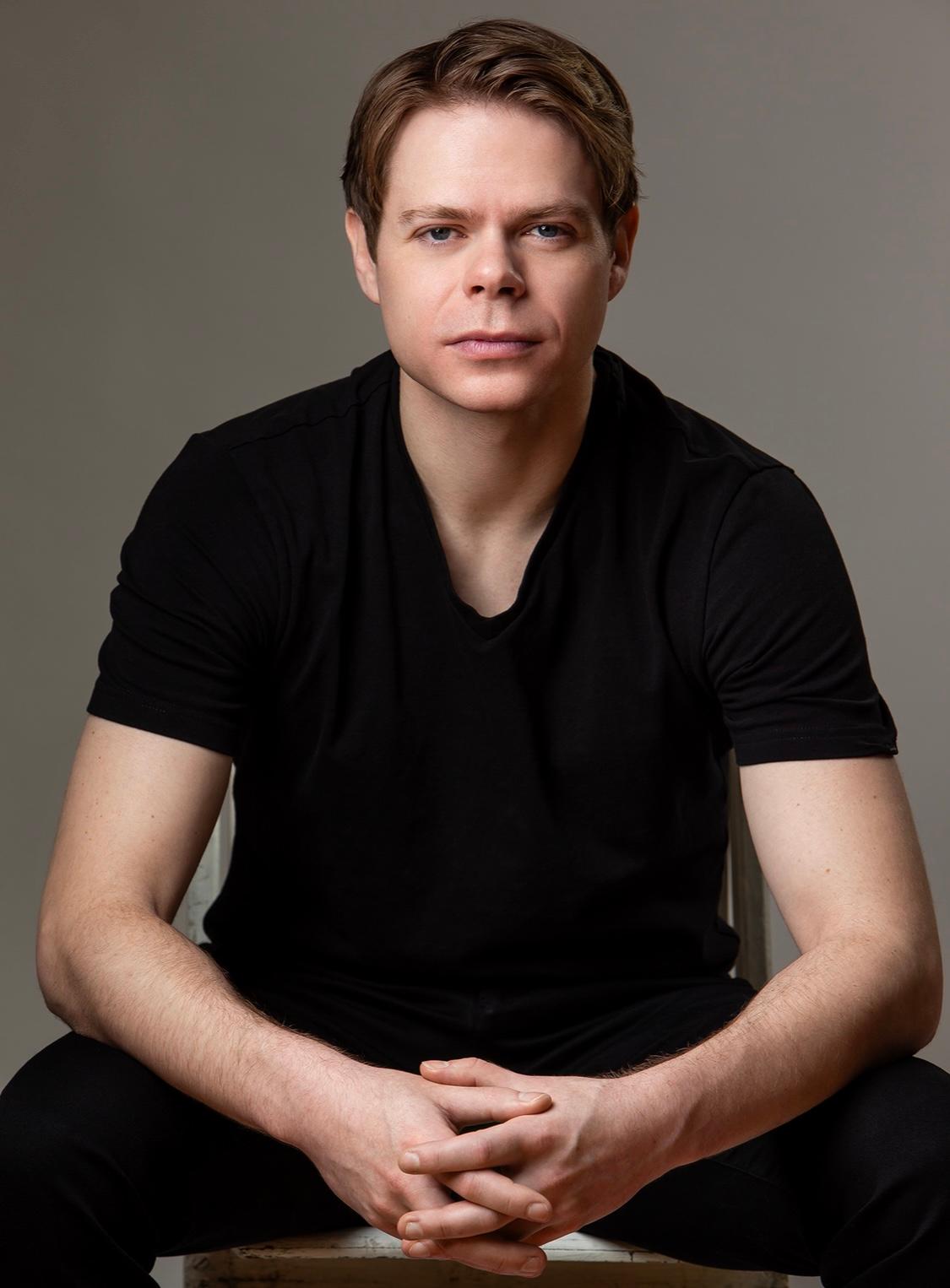 actor Mike Gazzola large photo