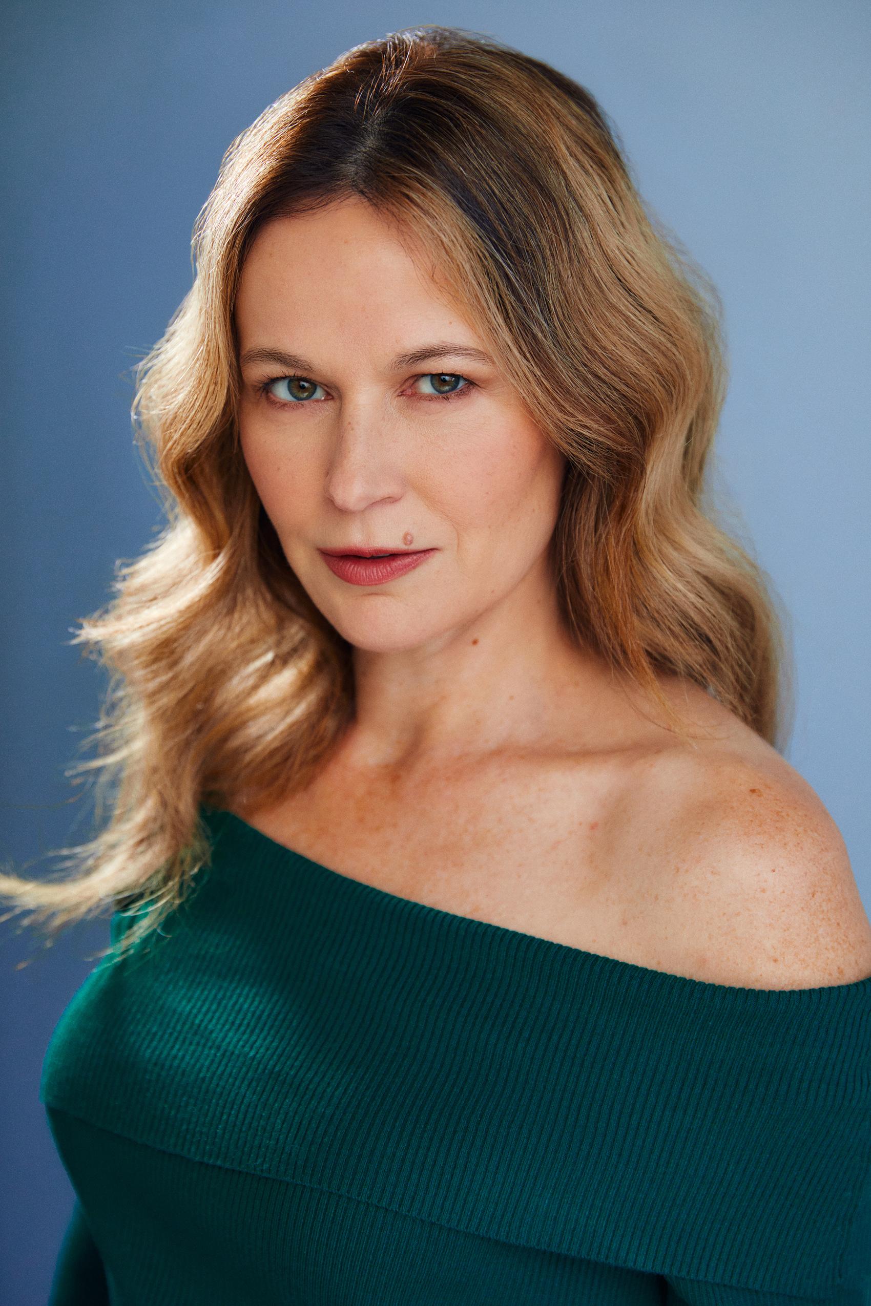 actor Tanya Davis large photo