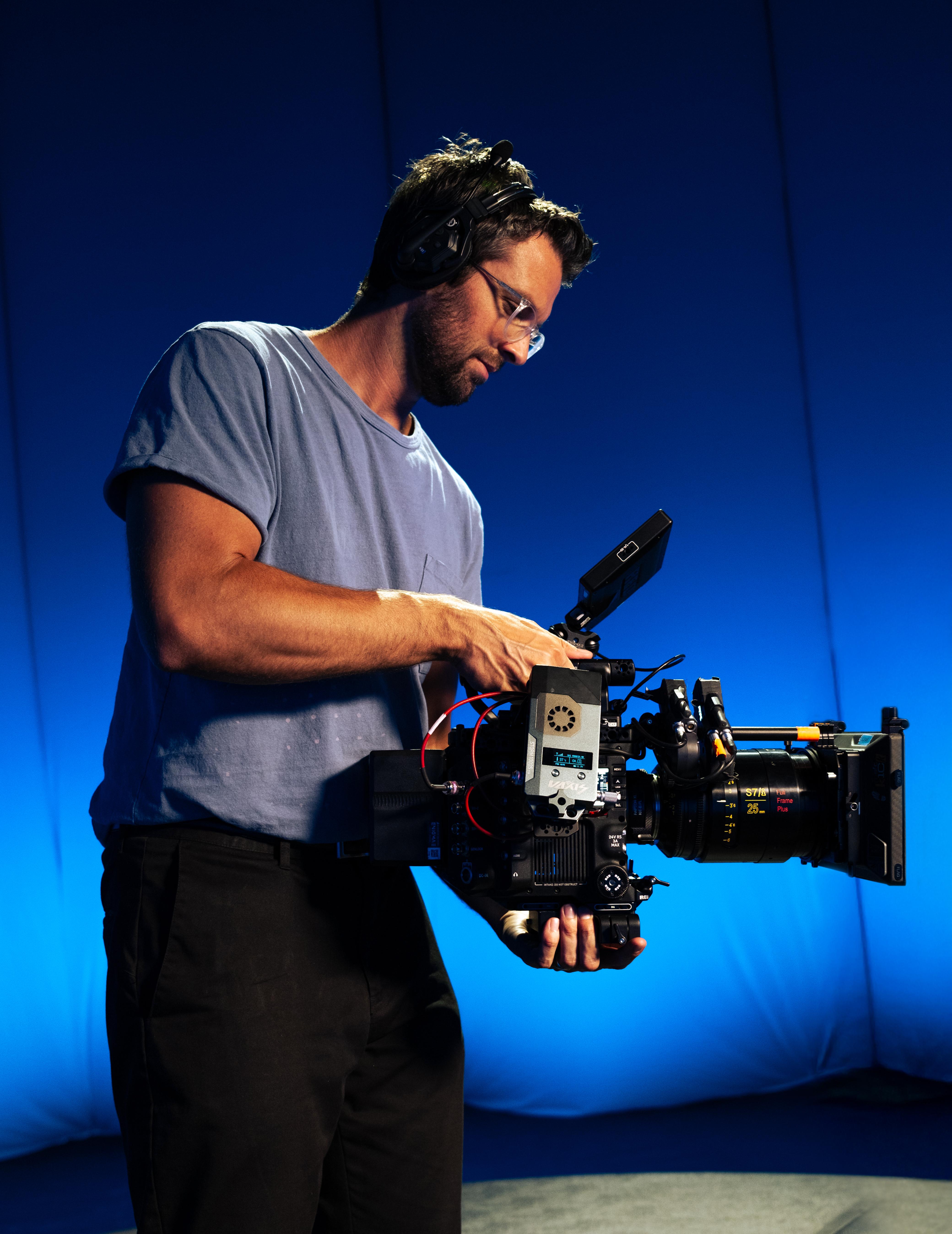 actor Luke Kalmar large photo