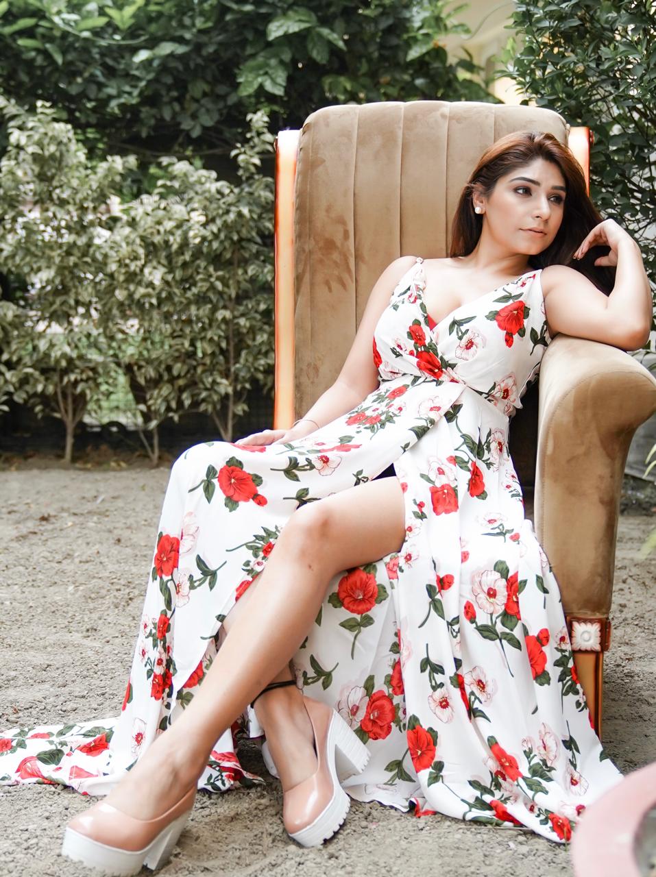 actor Deepali Monga large photo