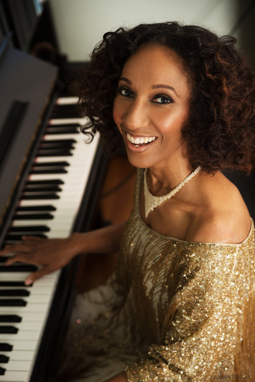 actor Victoria Theodore large photo