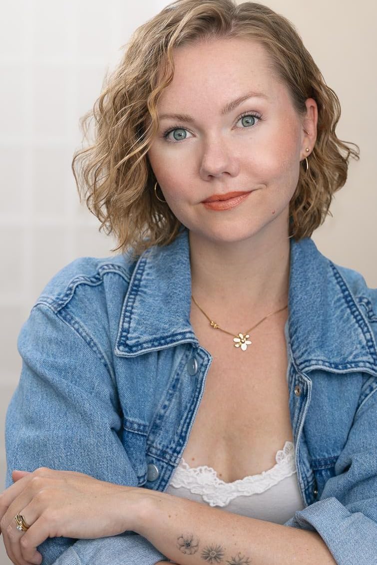 actor Lindsey Kelly large photo