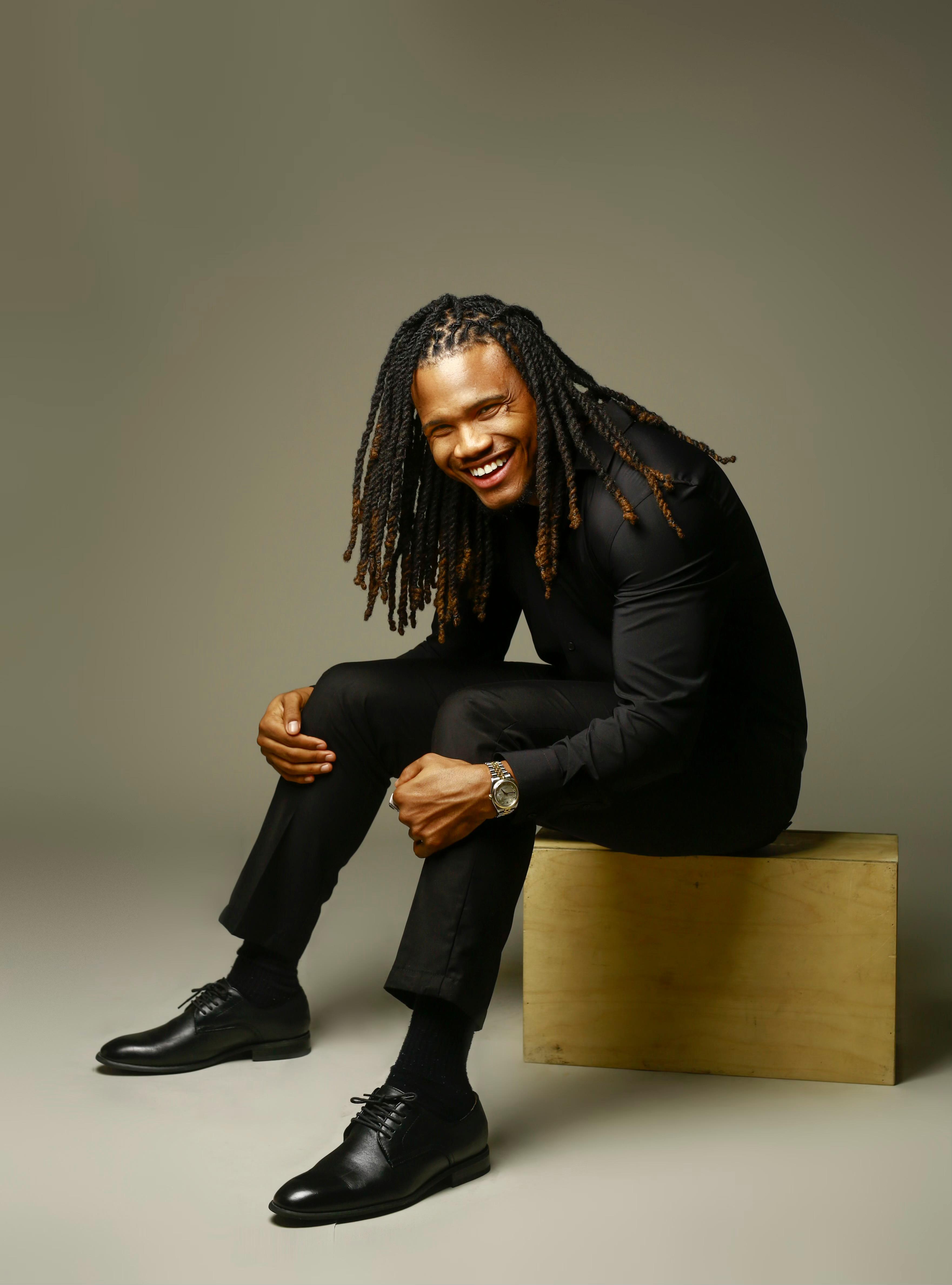 actor Dale Elliott large photo