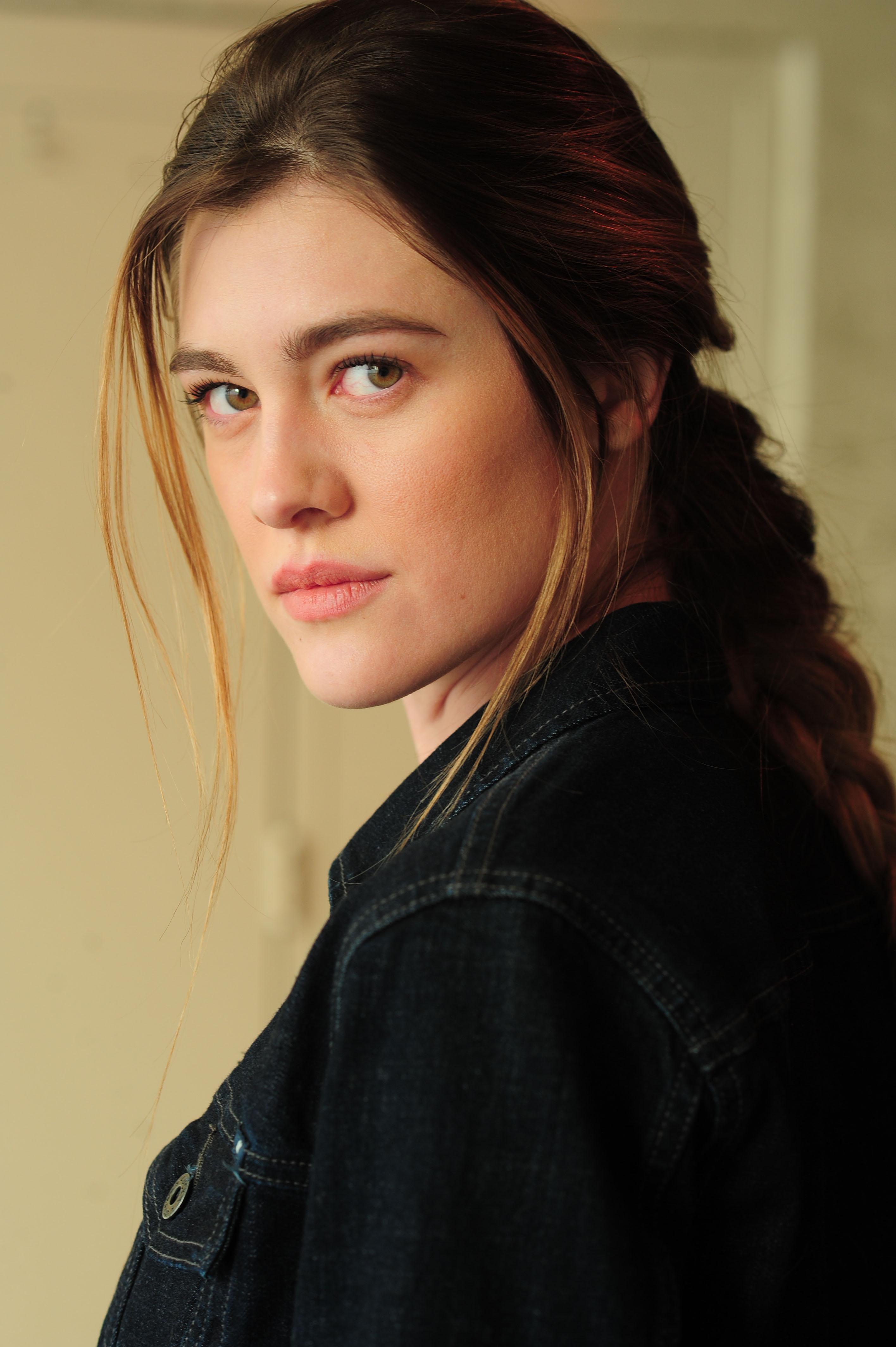 actor JoAnna de Castro large photo