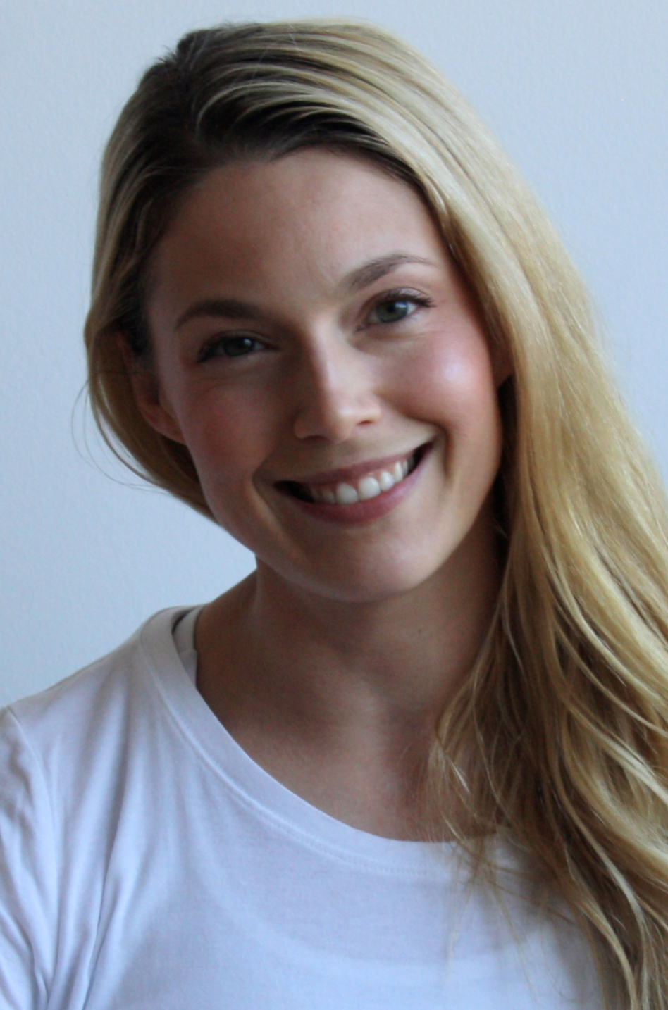 actor Aniela Kurylo large photo