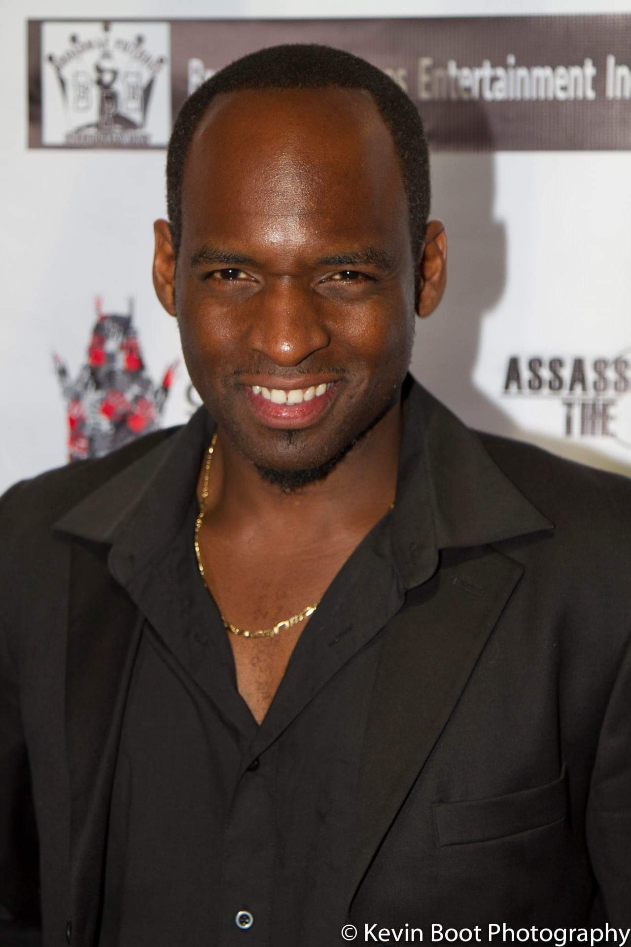 actor Scott Neufville large photo