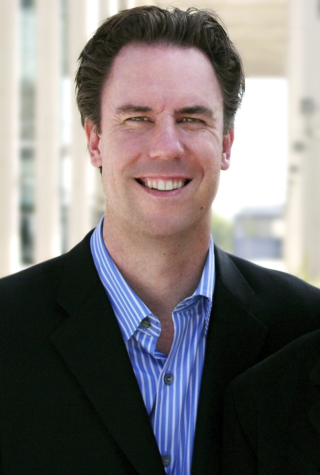 actor Mark Gill large photo