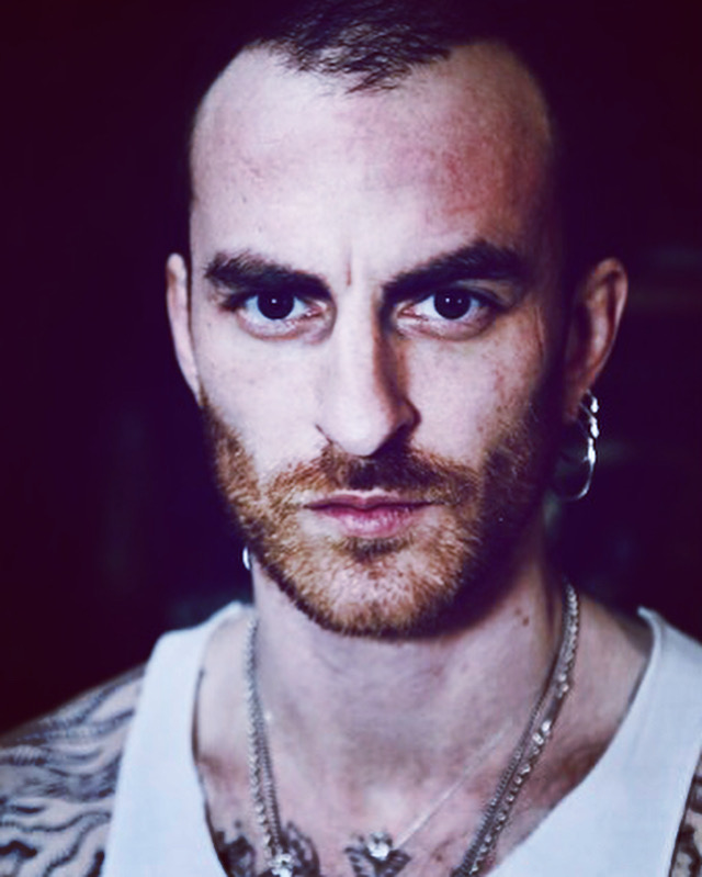 actor Léon Garel large photo