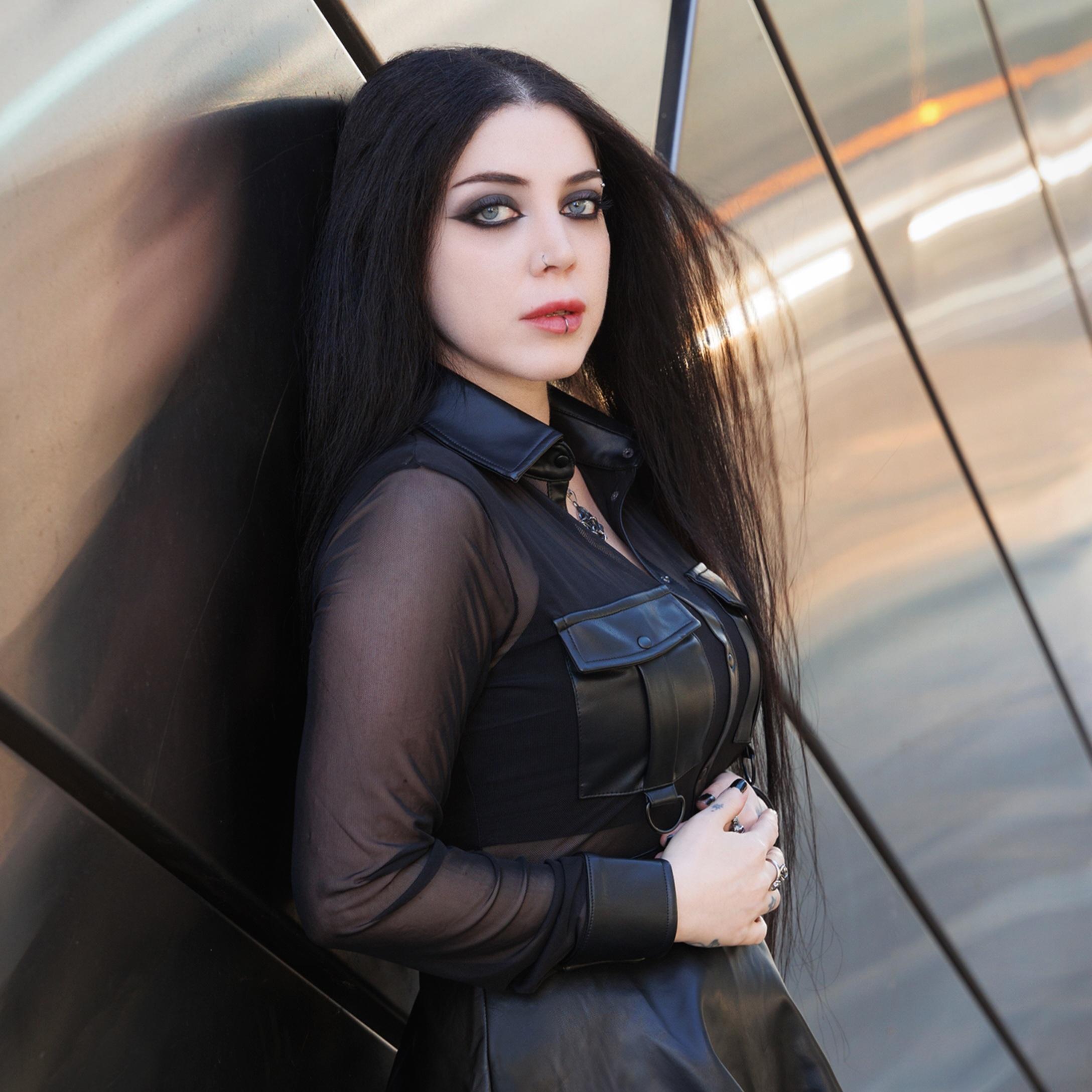 actor Nina Donnelly large photo