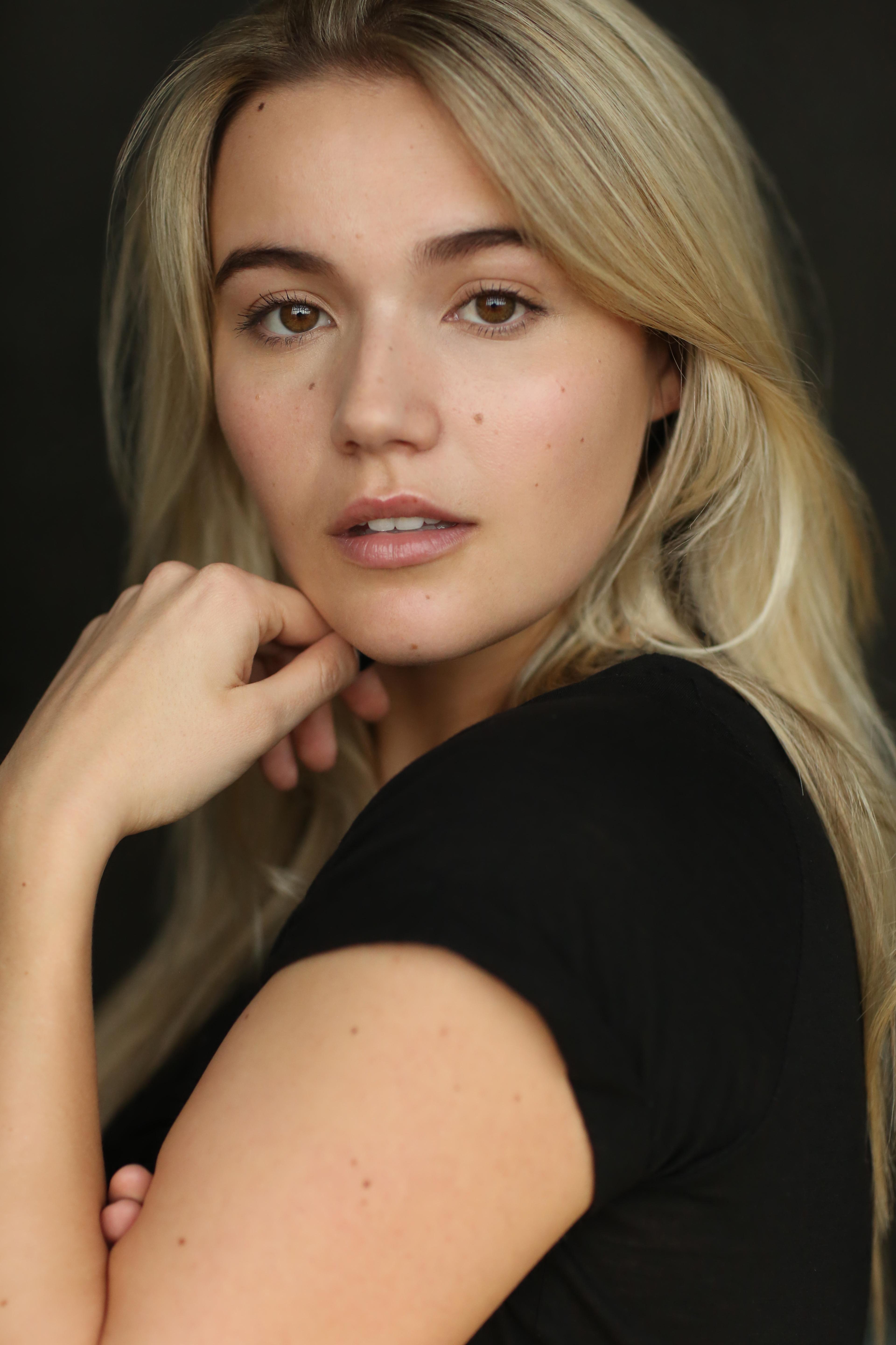 actor Kate James large photo