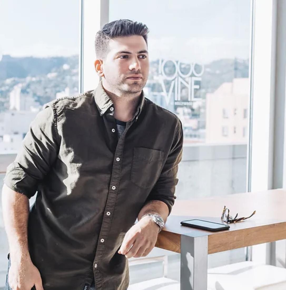 actor Karbis Sarafyan large photo