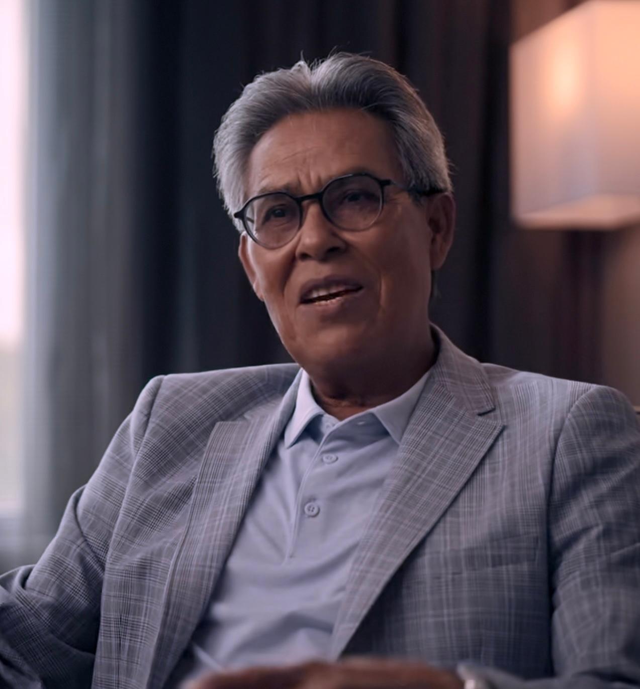 actor Dennis Martinez large photo