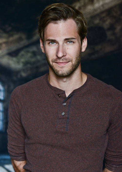 actor Biden Hall large photo