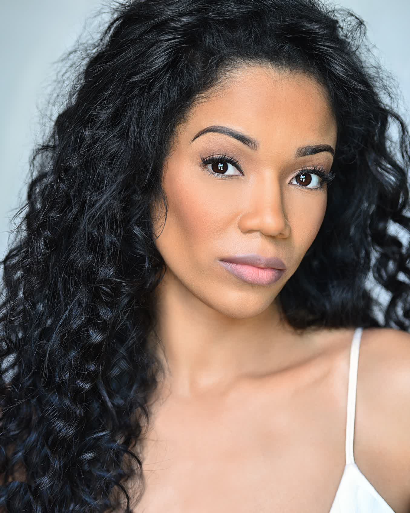 actor Noelle Mahasin large photo