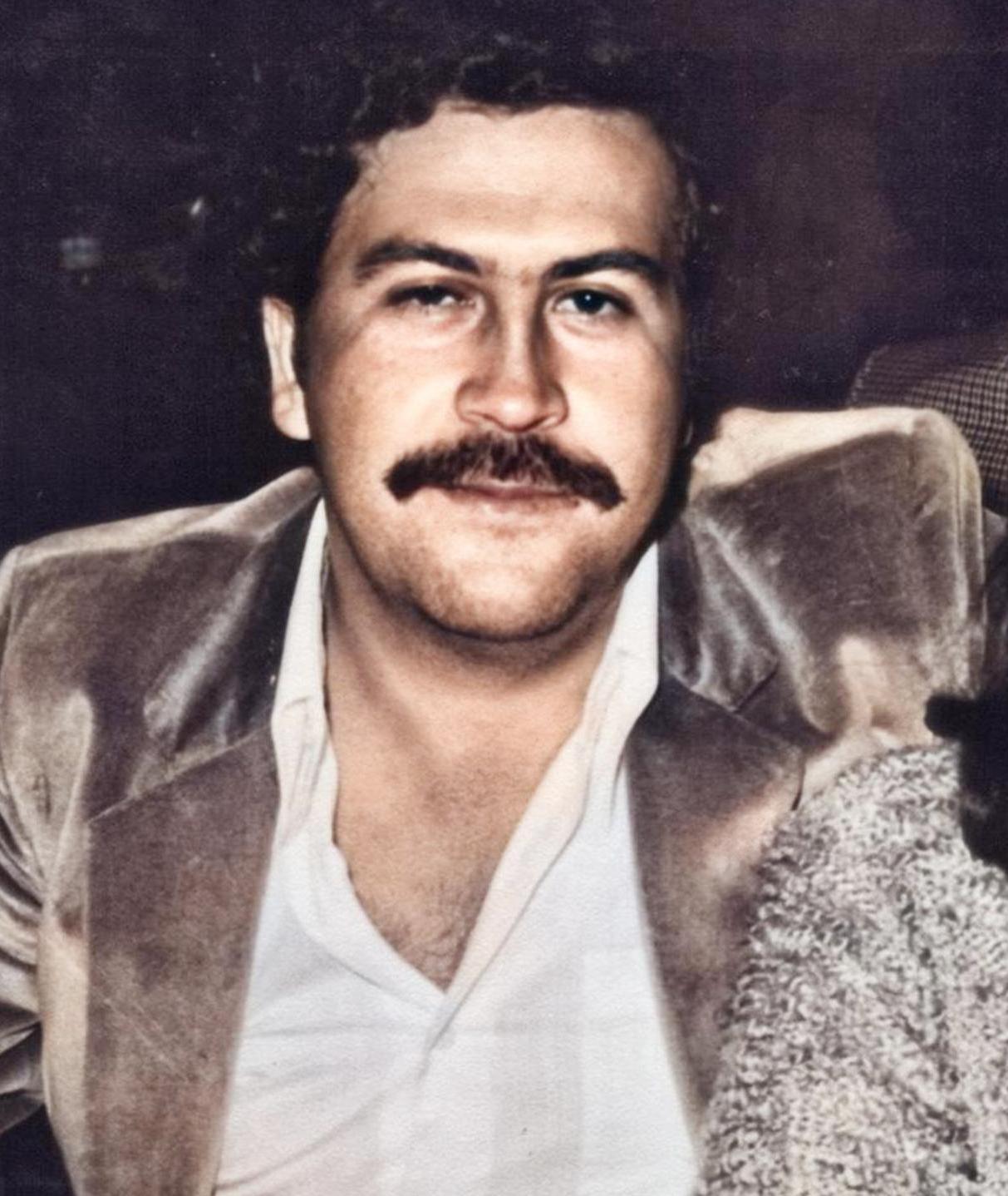 actor Pablo Escobar large photo