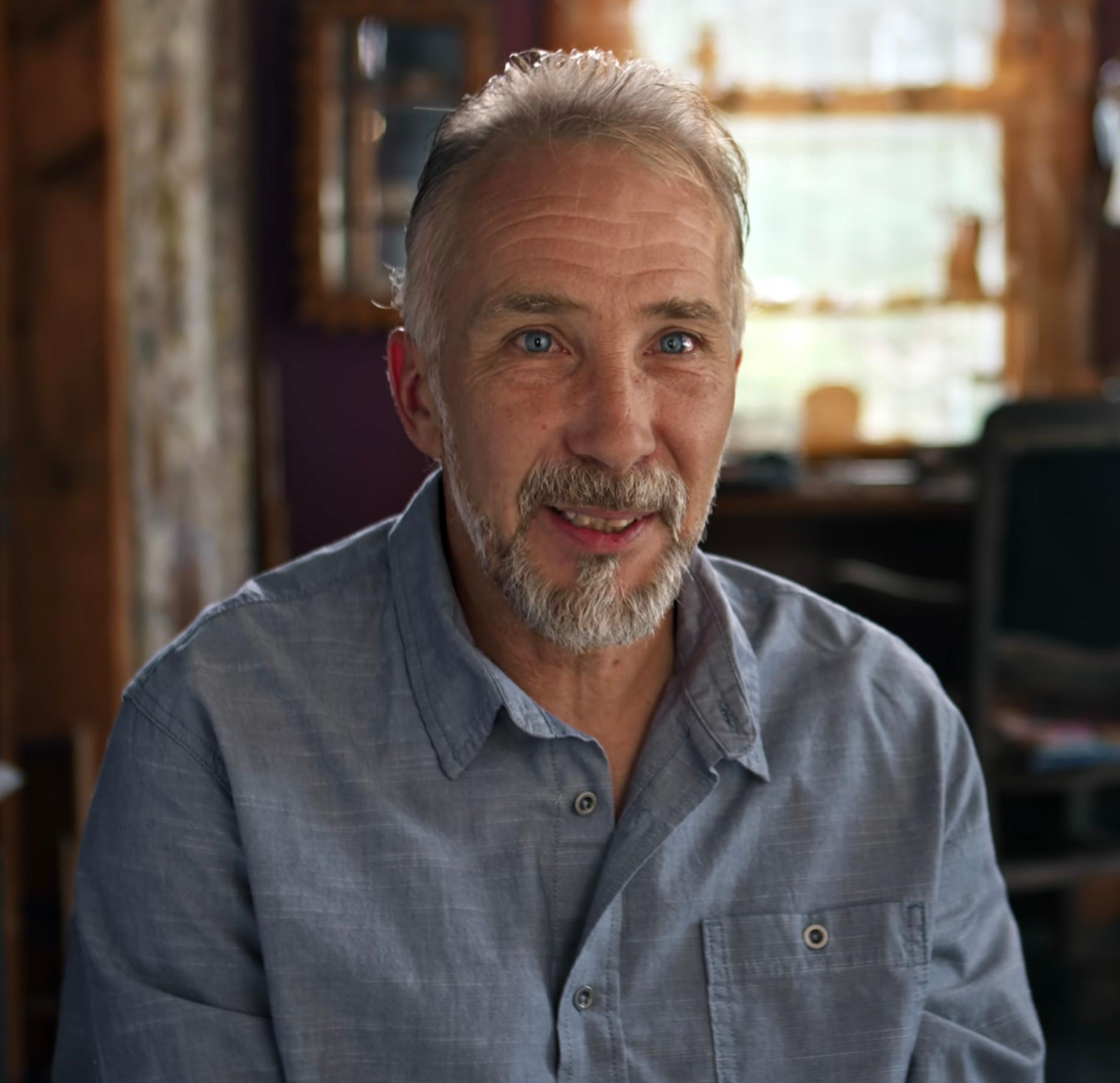 actor Peter Firmalino large photo