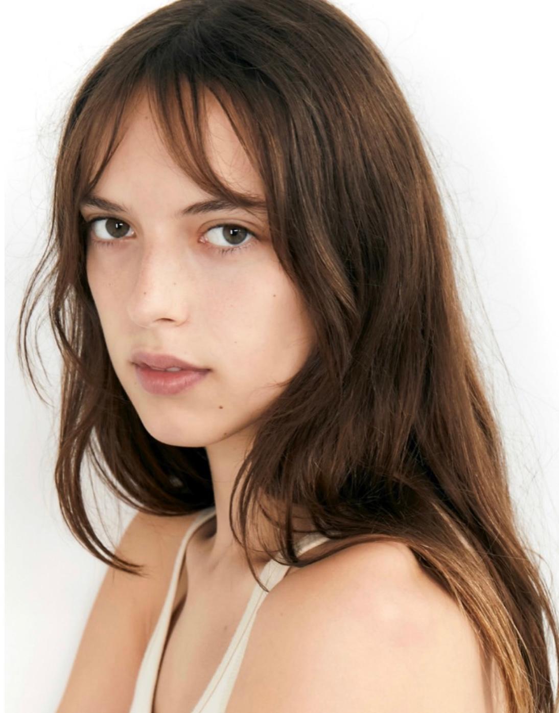 actor Grace Brennan large photo