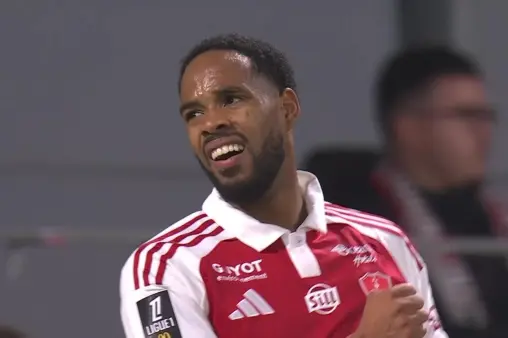 [Highlights] Swift as the wind! Lascari cuts into the box for a one-on-one low shot, saved by Graef at full stretch