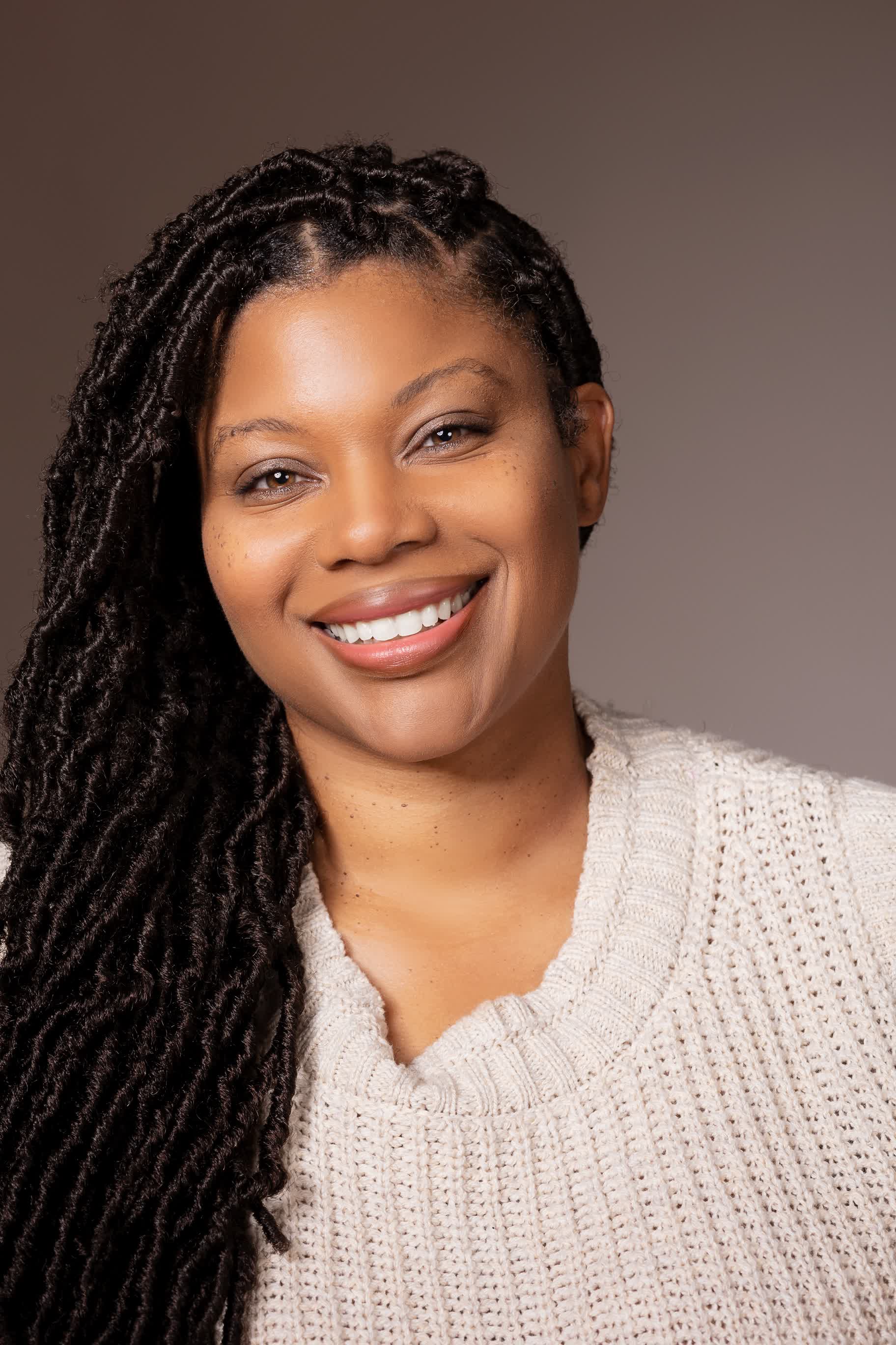 actor Bianca Siplin large photo