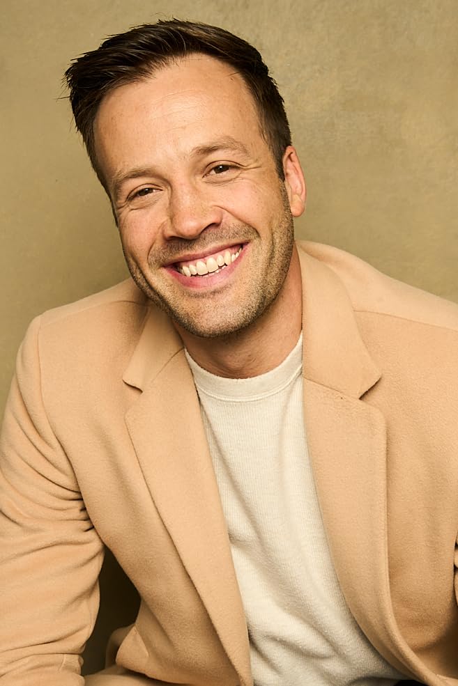 actor Dominic Leeder large photo