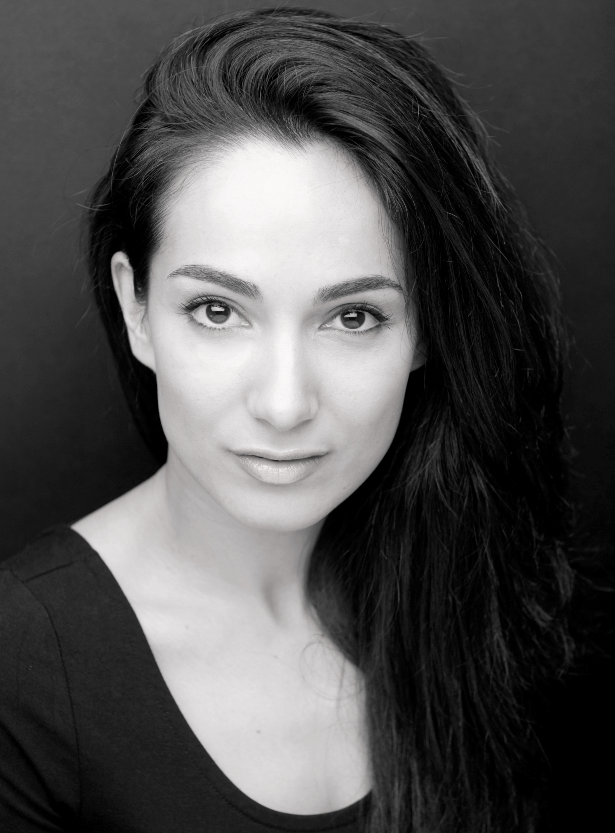 actor Asli Bayram large photo