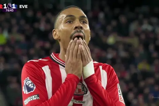 [Highlights] Poor touch! Isidor's unmarked shot in the box misfires