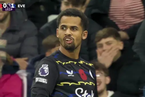 [Goal] 1v4 magic show! N'Diaye dribbles past multiple players and fires home