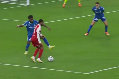 [Highlights] Las Kari cuts left and right! Dribbles past defender on the left, low shot saved by goalkeeper