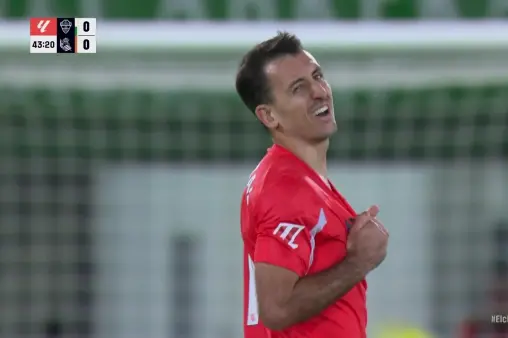 [Highlights] Elche midfielder's pass error, Oyarzabal intercepts and chips just wide