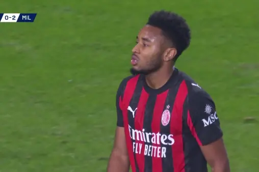 [Highlights] Powerful strike! Nkunku first-time volley from a teammate's pass towards the near post saved