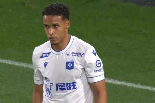 [Goal] Unexpected incident! Sheriff's cross from the wing leads to Auxerre's own goal