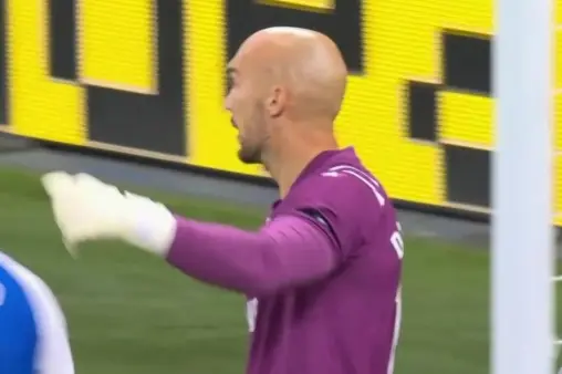 [Highlights] Lightning reaction! Dimitrovic makes a sharp save to deny Villarreal's dangerous shot