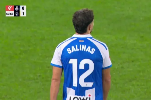 Controversial! Salinas' pushing foul from behind sparks dissatisfaction