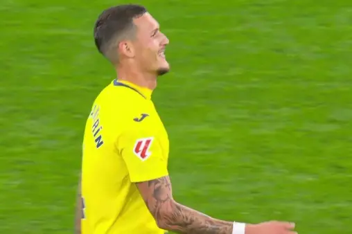 [Highlights] Too unselfish! Bukayo Saka surges down the flank and crosses, teammate fails to connect