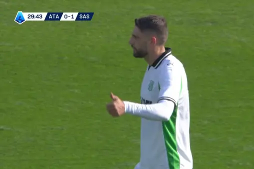 [Goal] Pinamonti wins penalty in the box, Berardi converts calmly