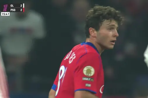 [Highlights] Couldn't keep it down! Neves' long-range shot from outside the box sails over the crossbar