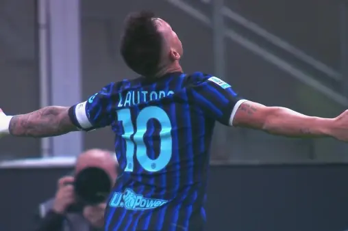 [Goal] Perfect start! Bastoni wins the ball high up the pitch, Lautaro's strike finds the corner