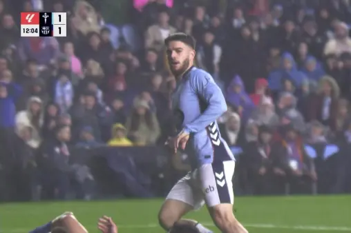 [Goal] Carrera's solo run from distance, cool strike levels the score