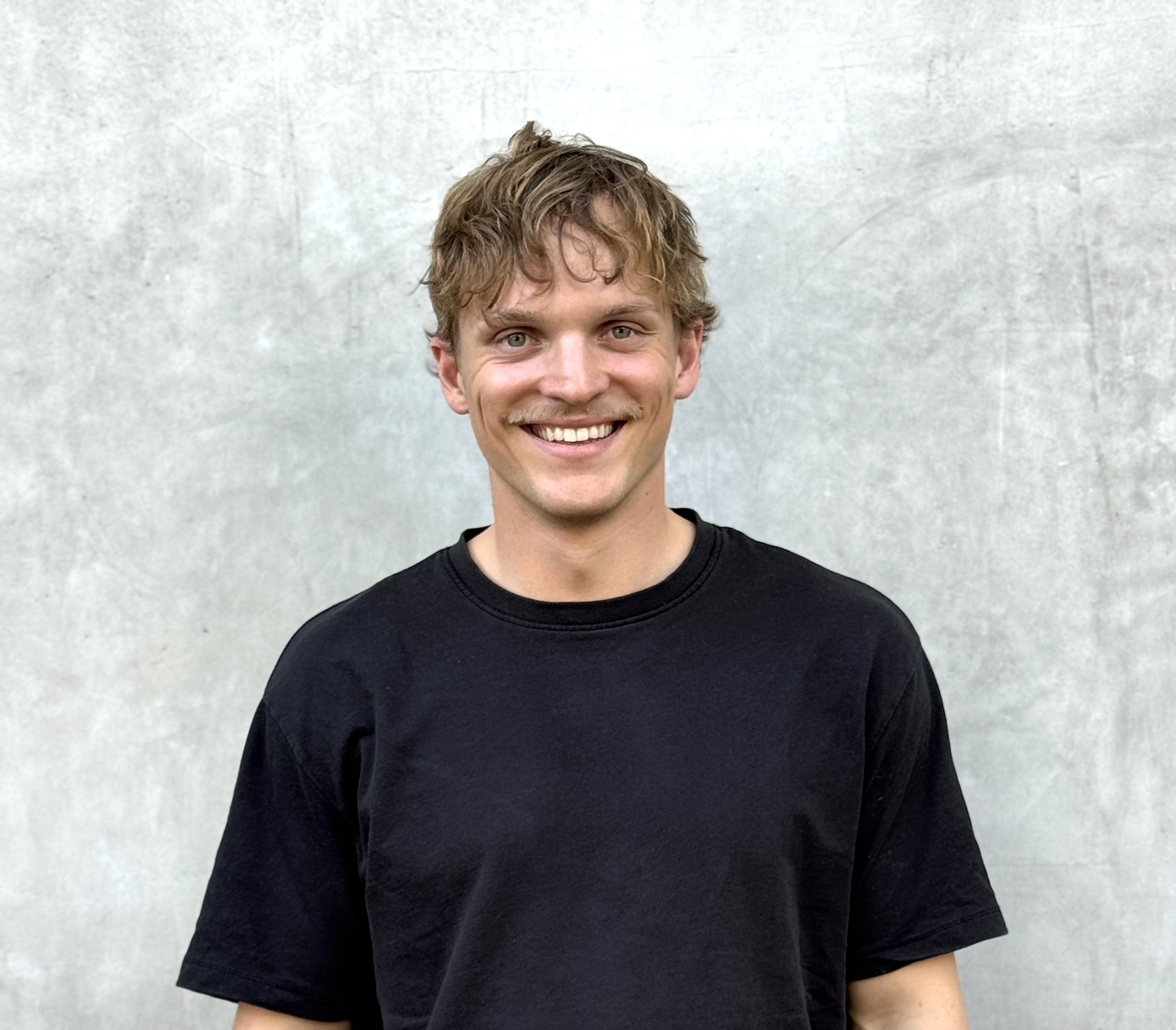 actor Saamuel Pilpak large photo