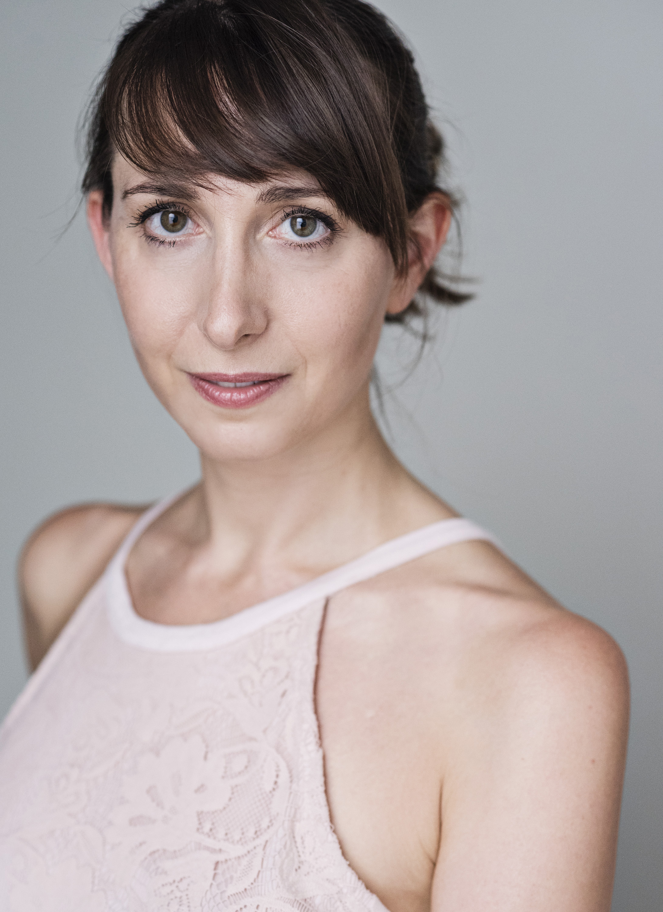 actor Nina Hatchwell large photo