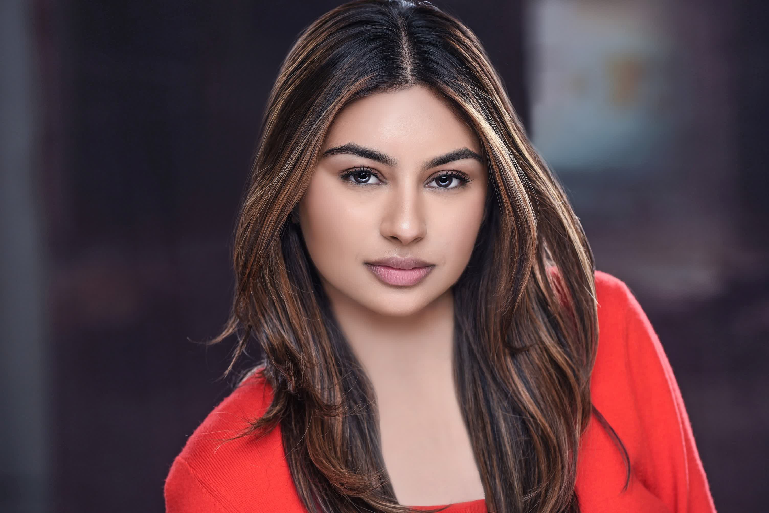 actor Sana Syed large photo