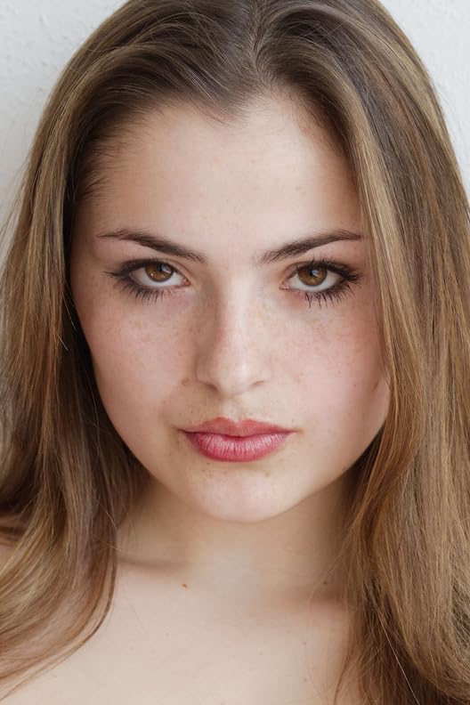 actor Carly Medina large photo