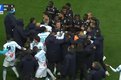 [Highlights] Intense derby atmosphere! Nice players' dissatisfaction with refereeing leads to large-scale conflict