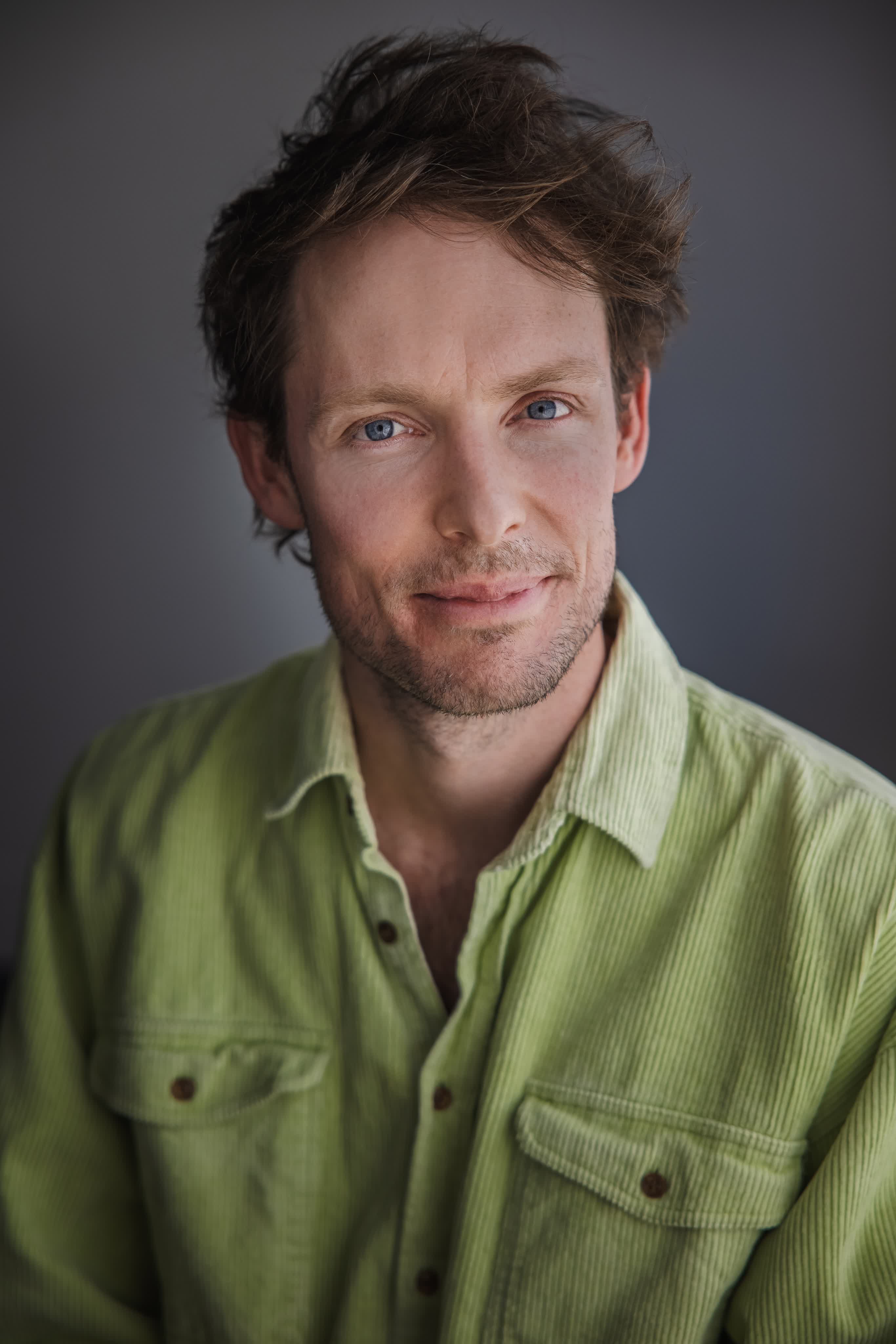 actor Guy Montgomery large photo