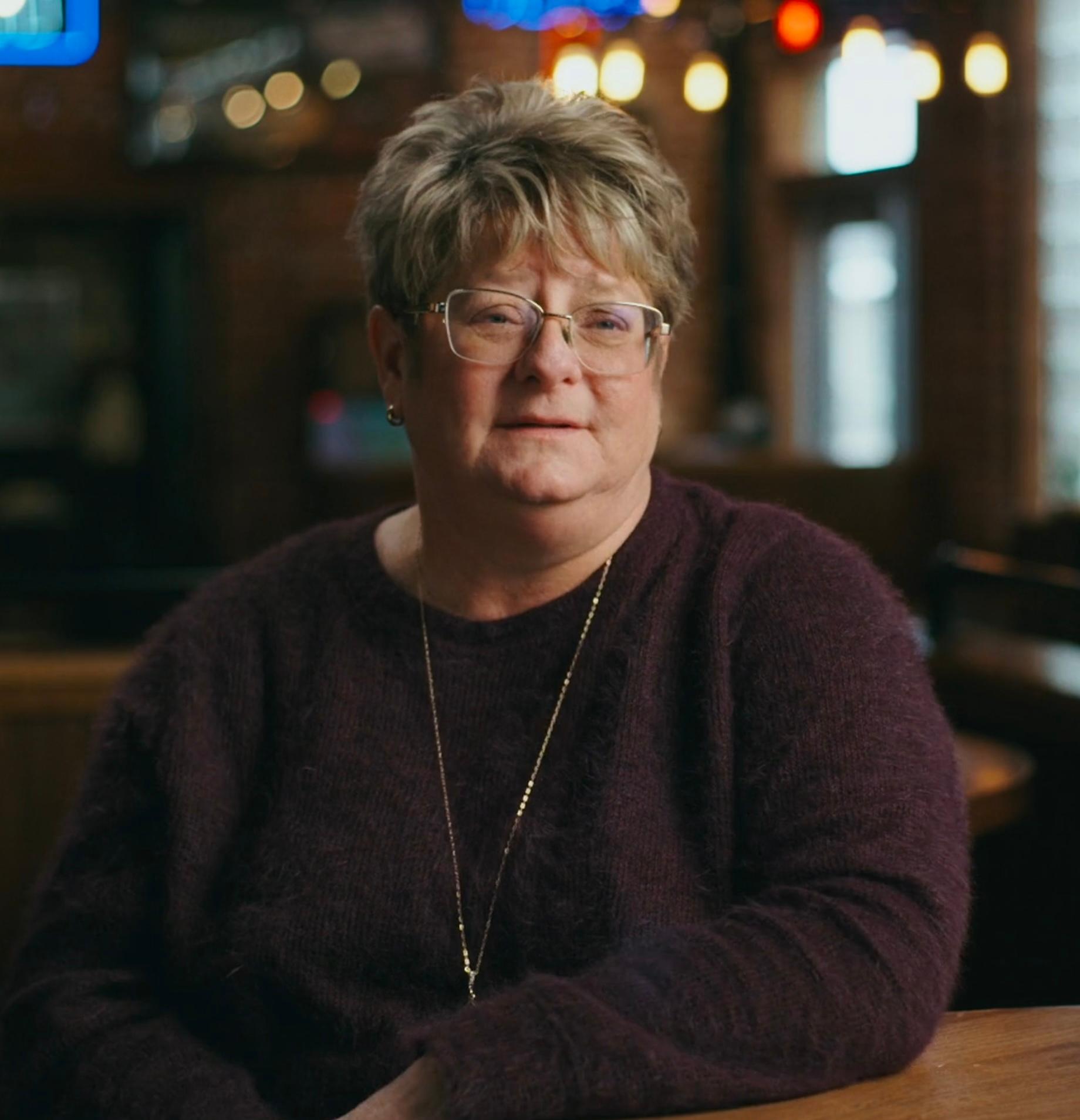 actor Julia Leahy large photo