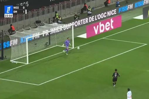 [Highlights] What skill and confidence! Murphy checks the goalkeeper's position before attempting a chip shot