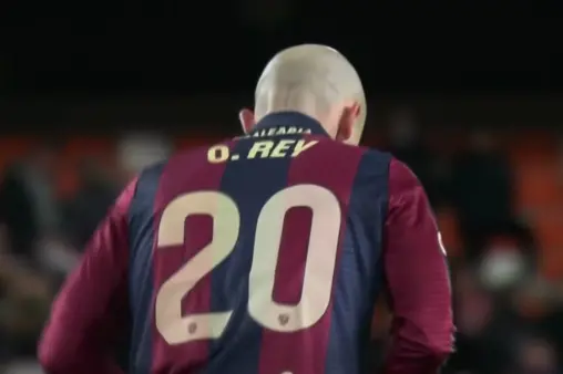 [Highlights] Missed opportunity! Uri Ree unmarked in the middle blasts over the crossbar